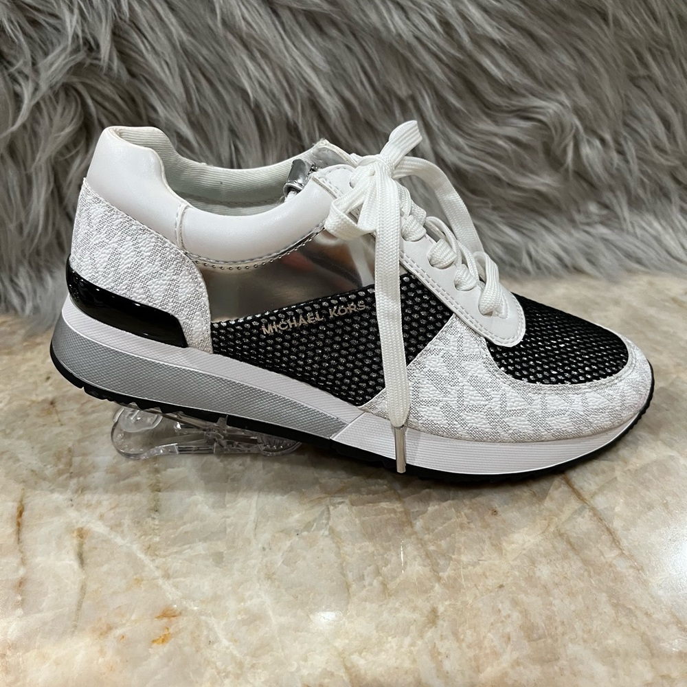 Michael Kors Allíe Women’s Low Top Sneakers White/Black. NEW